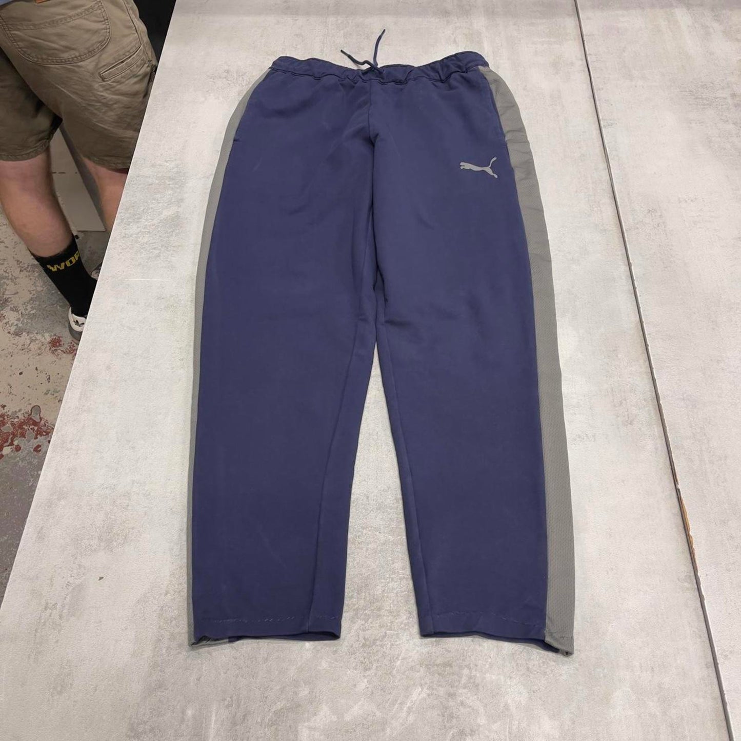 Y2k 00s Puma tracksuit bottoms Medium men's navy joggers loose gym track pants sporty trackies