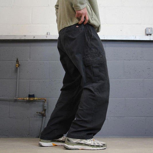 Vintage Y2k baggy Dickies cargo pants black 40x30 Wide leg chino style skate trousers