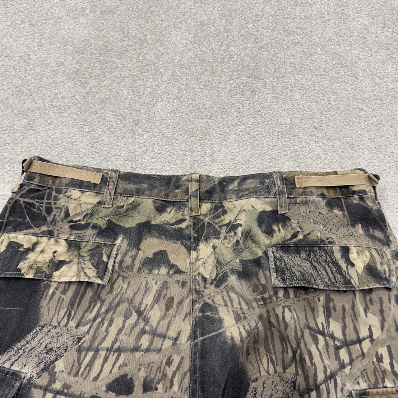 Cabela's camo cargo pants Y2K khaki camouflage pattern loose leg outdoors hunting utility trousers