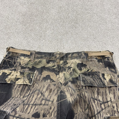 Cabela's camo cargo pants Y2K khaki camouflage pattern loose leg outdoors hunting utility trousers