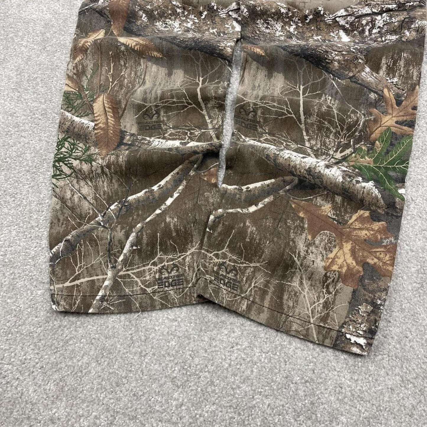 Y2k Realtree camo cargo pants Medium khaki floaty King's Camo forest camouflage pants