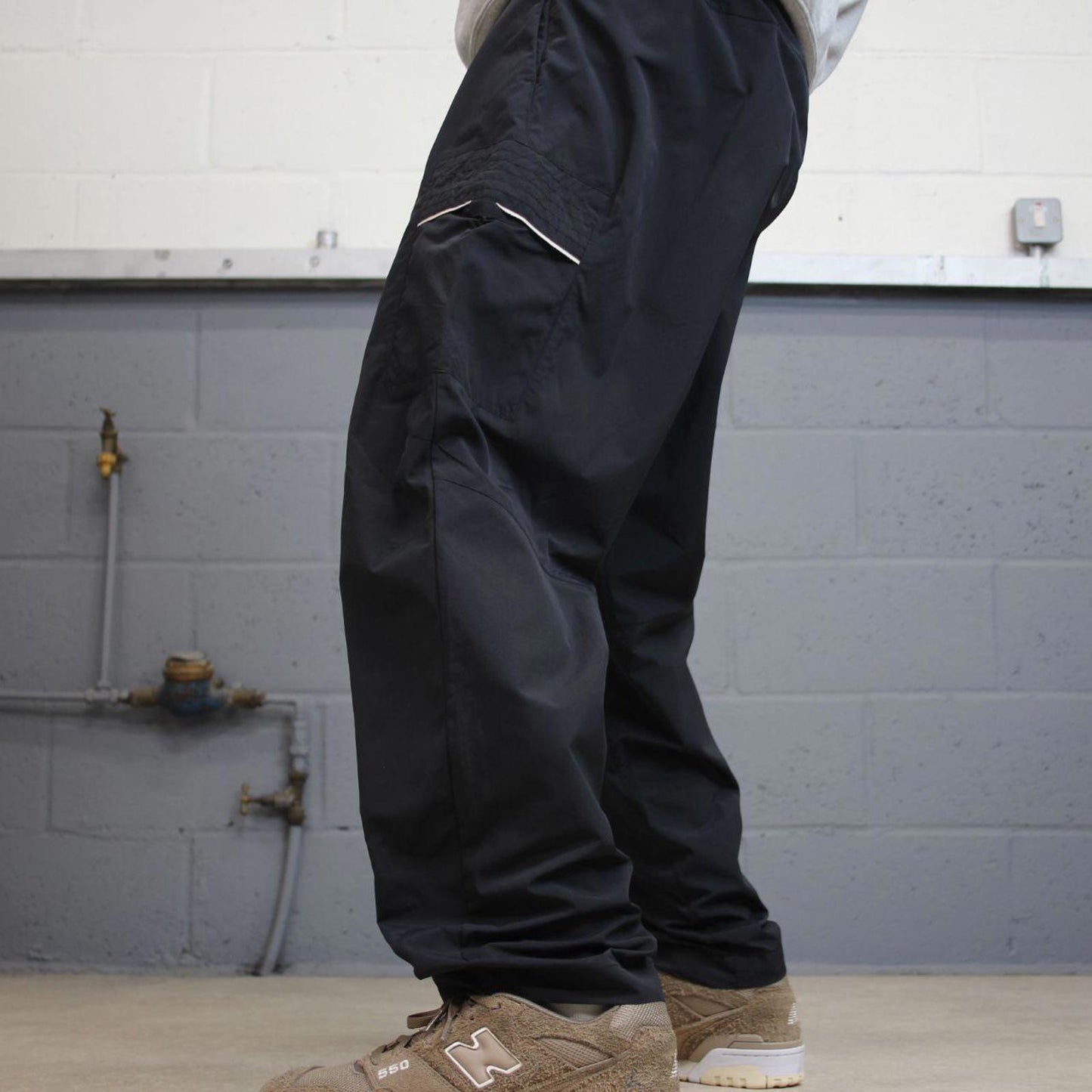 Black Nike trackies W38 loose y2k floaty leg joggers embroidered logo gym wear tracksuit bottoms