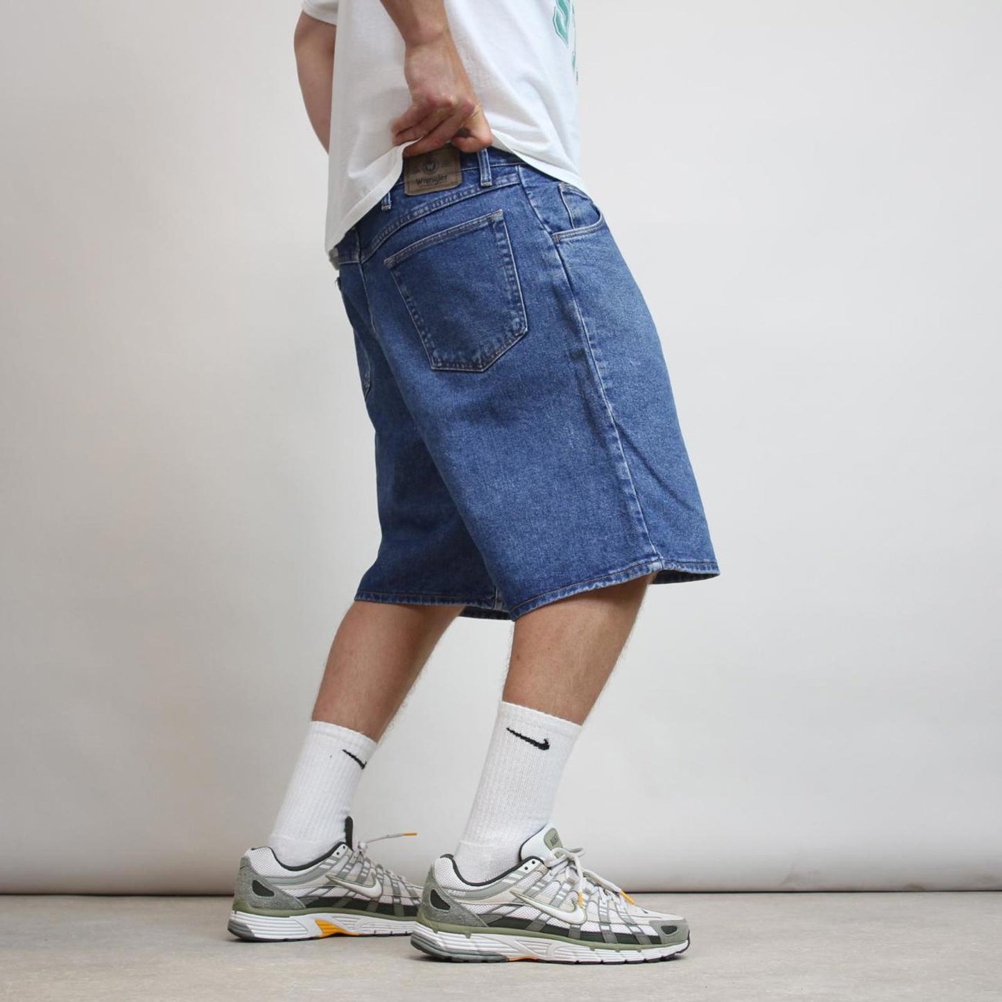 Mens baggy Wrangler denim shorts W38