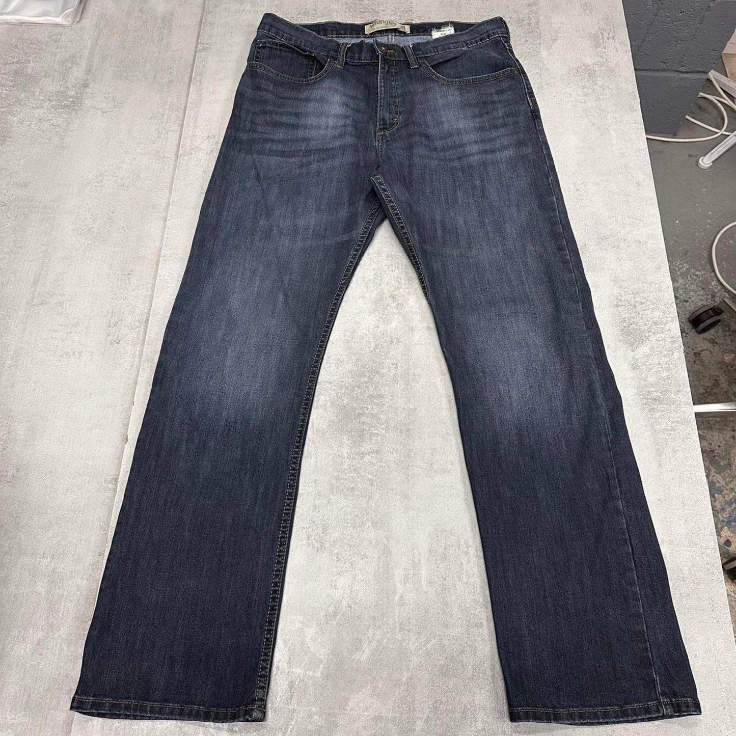 Blue Wrangler jeans W34L30 slim straight fit denim pants