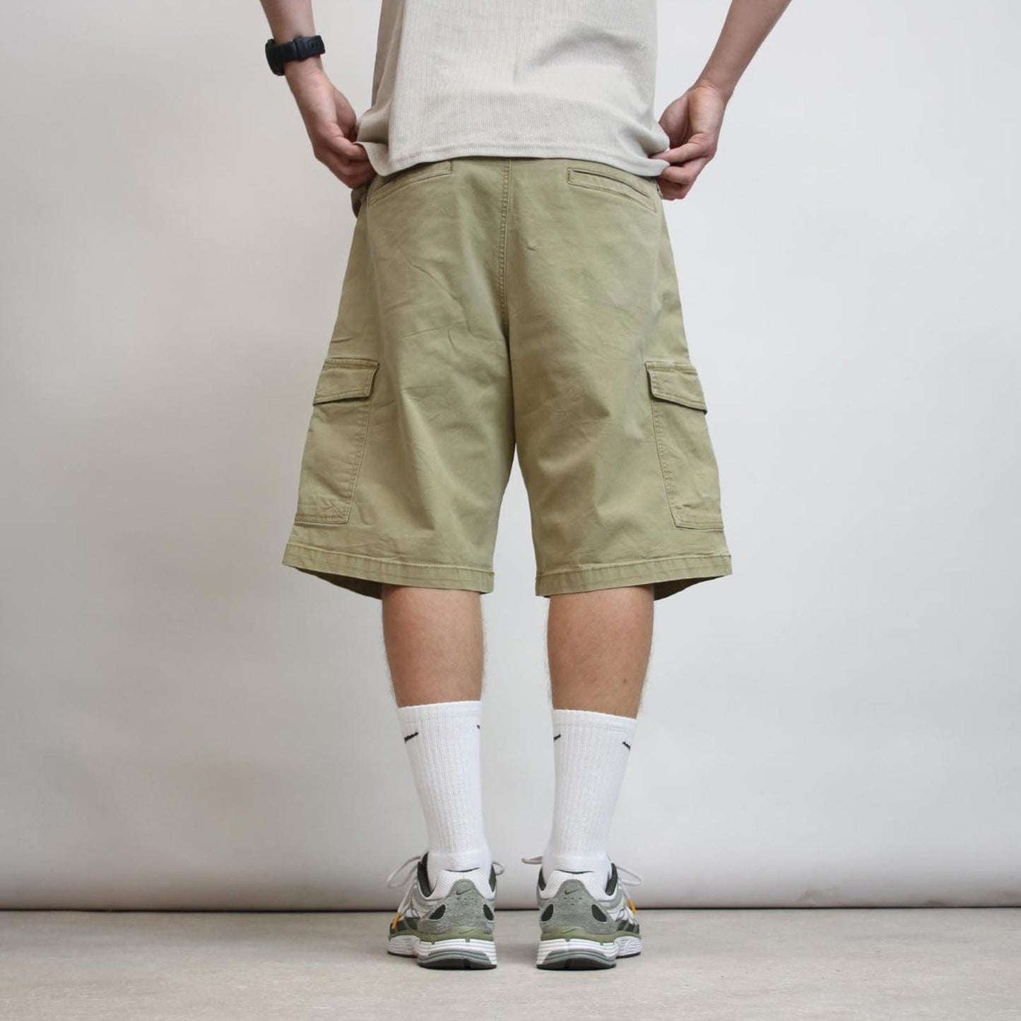 Mens baggy cargo shorts W40