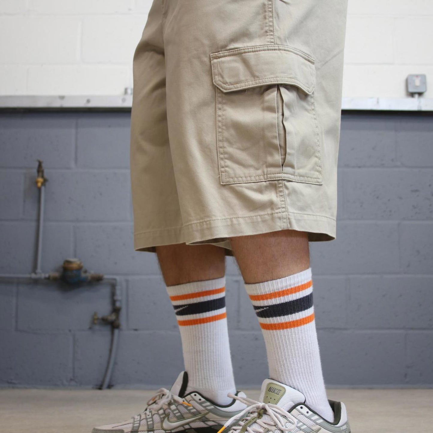Baggy khaki Dickies cargo shorts W38