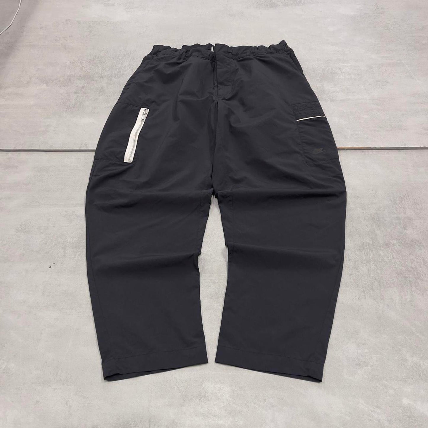 Black Nike trackies W38 loose y2k floaty leg joggers embroidered logo gym wear tracksuit bottoms