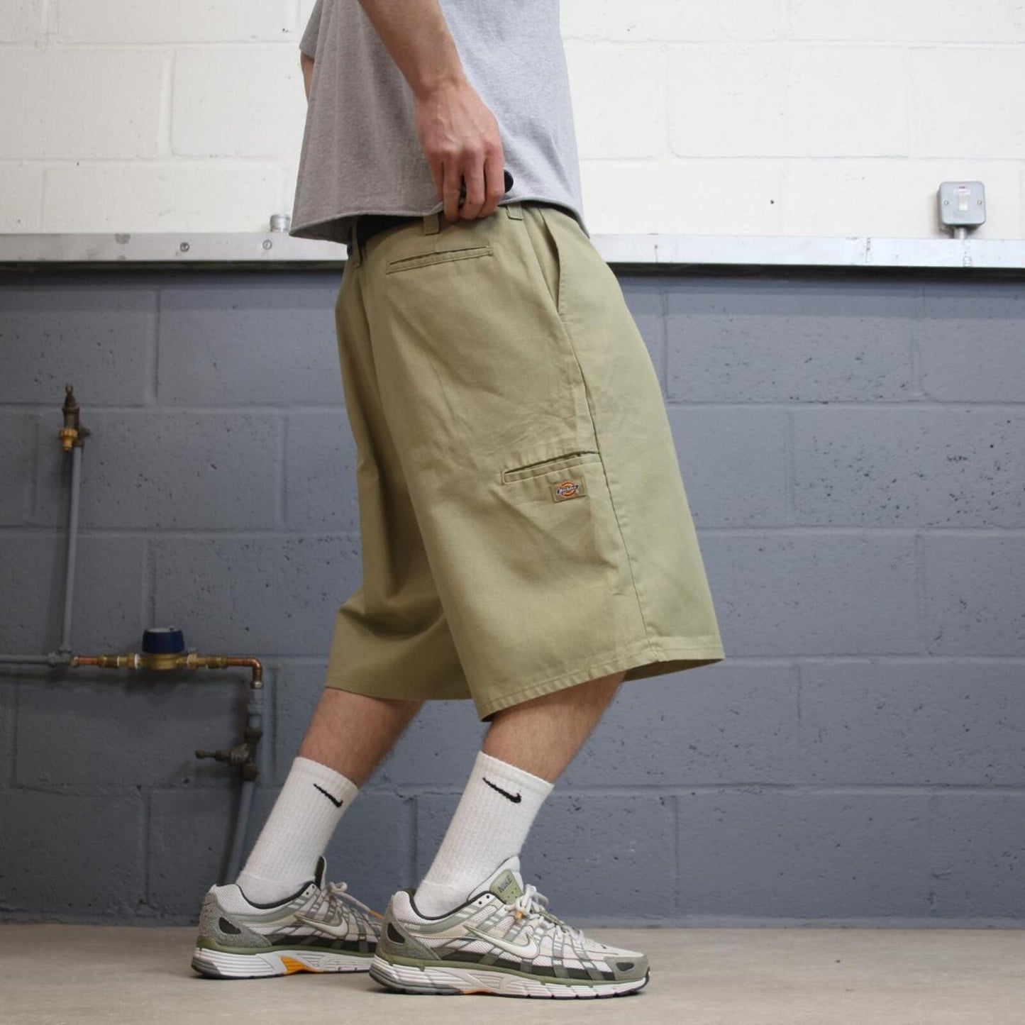 Y2K Dickies baggy carpenter shorts W42 skater style khaki Loose chino style summer festival shorts
