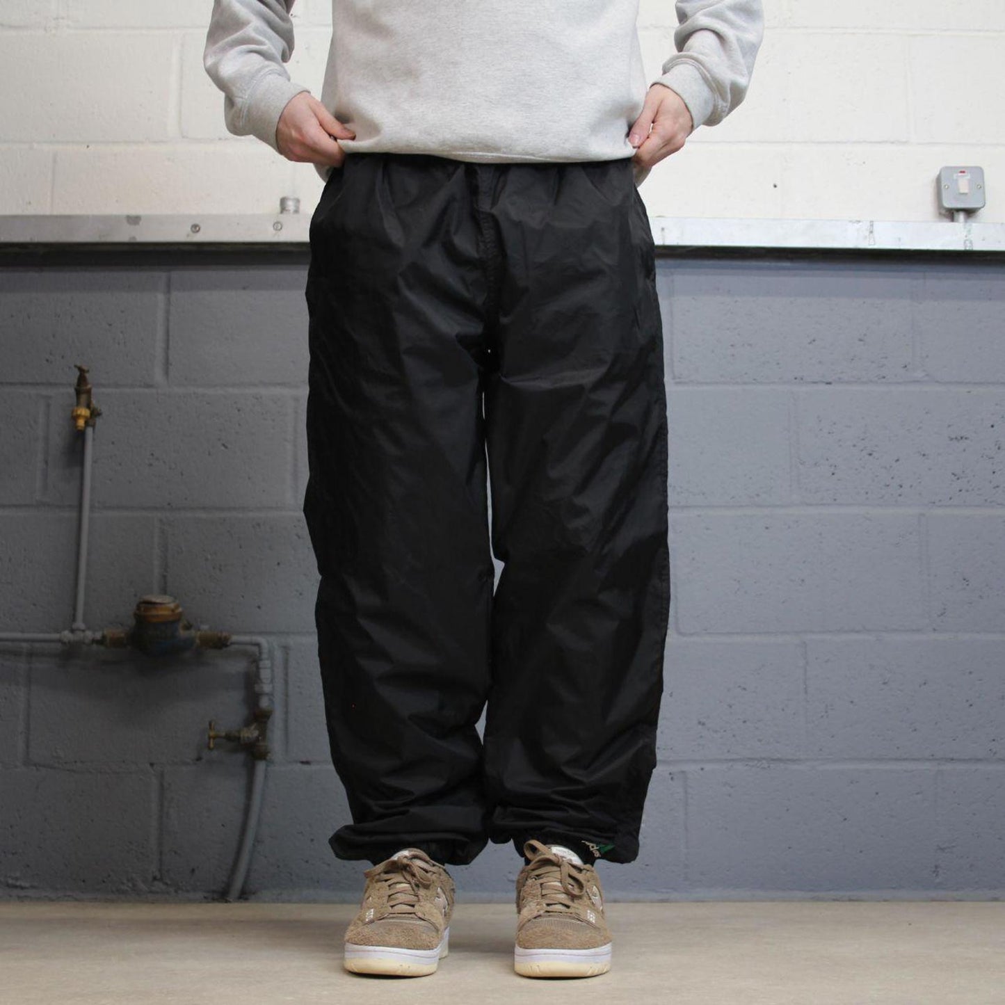 Baggy Adidas Trackies L black y2k 00s style loose mesh lined wide leg joggers embroidered logo