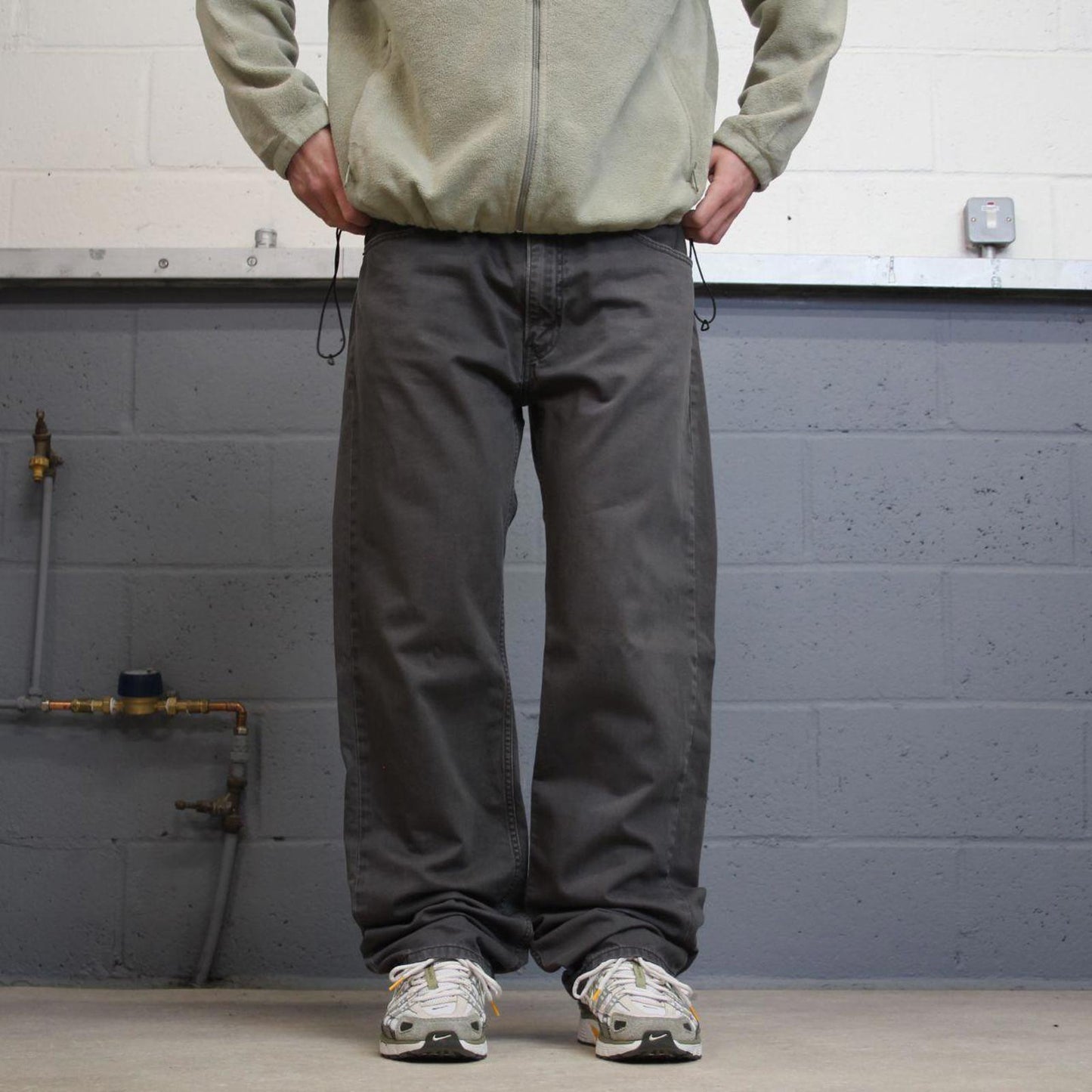 Y2K 00s Levi’s 505 jeans grey Straight leg denim pants red tab logo