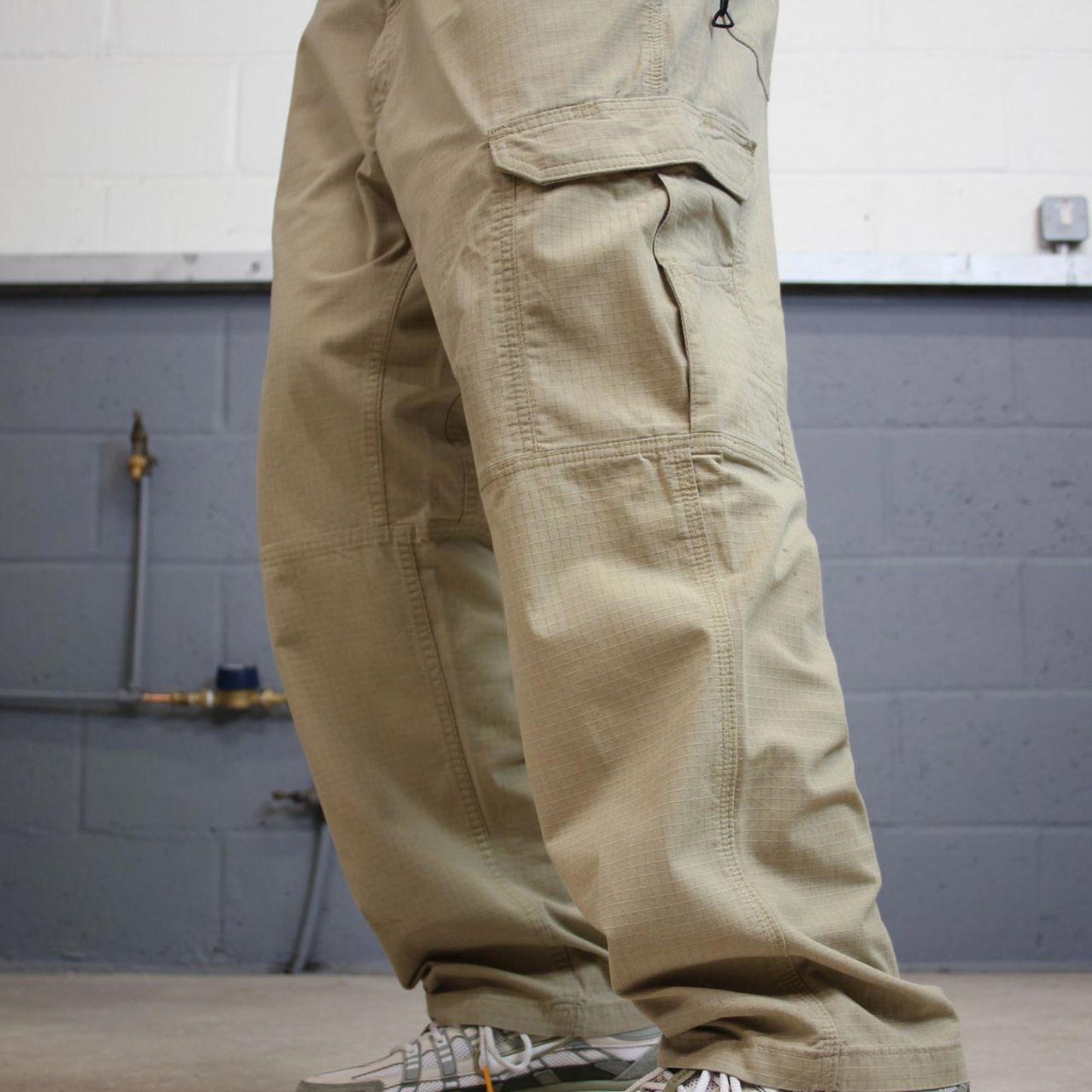 Carhartt cargo skater pants W42 L30 mens tan relaxed 90s style cargos