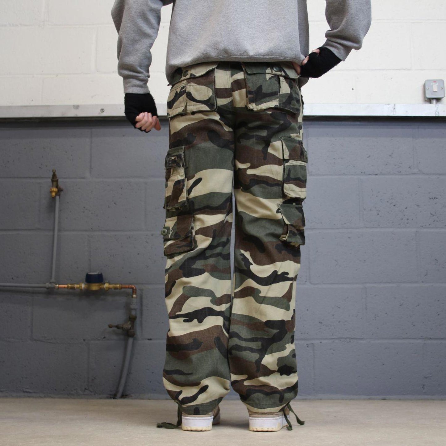 Camo cargo pants W30L31 khaki green camouflage straight y2k style cargo trousers