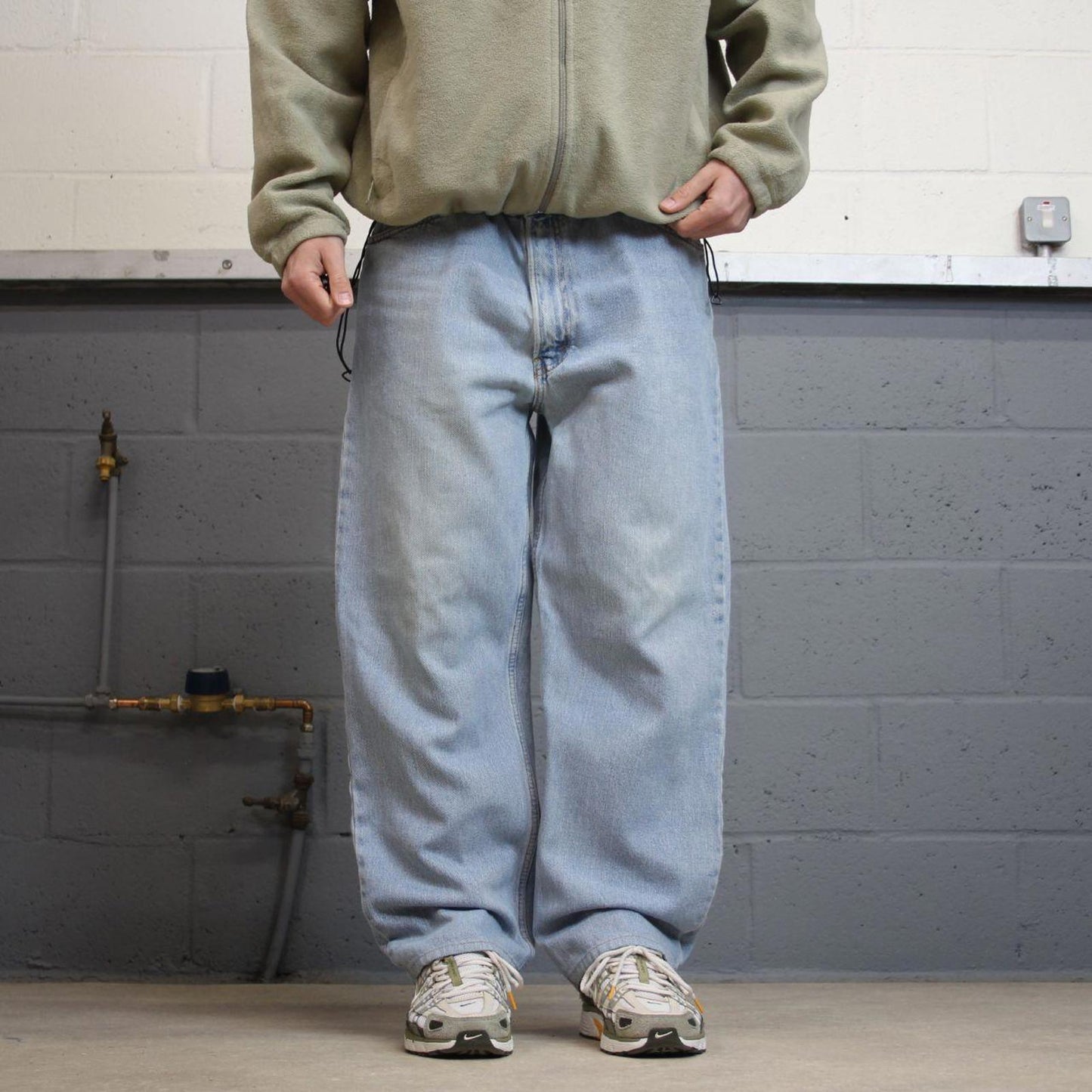 Vintage Y2K Levi’s 550 jeans blue Loose straight leg 00s style denim pants red tab logo