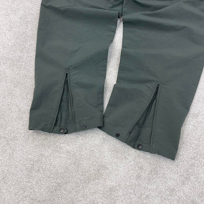 Baggy North Face technical pants Large women's green convertible 2 in 1 shorts / trousers y2k style