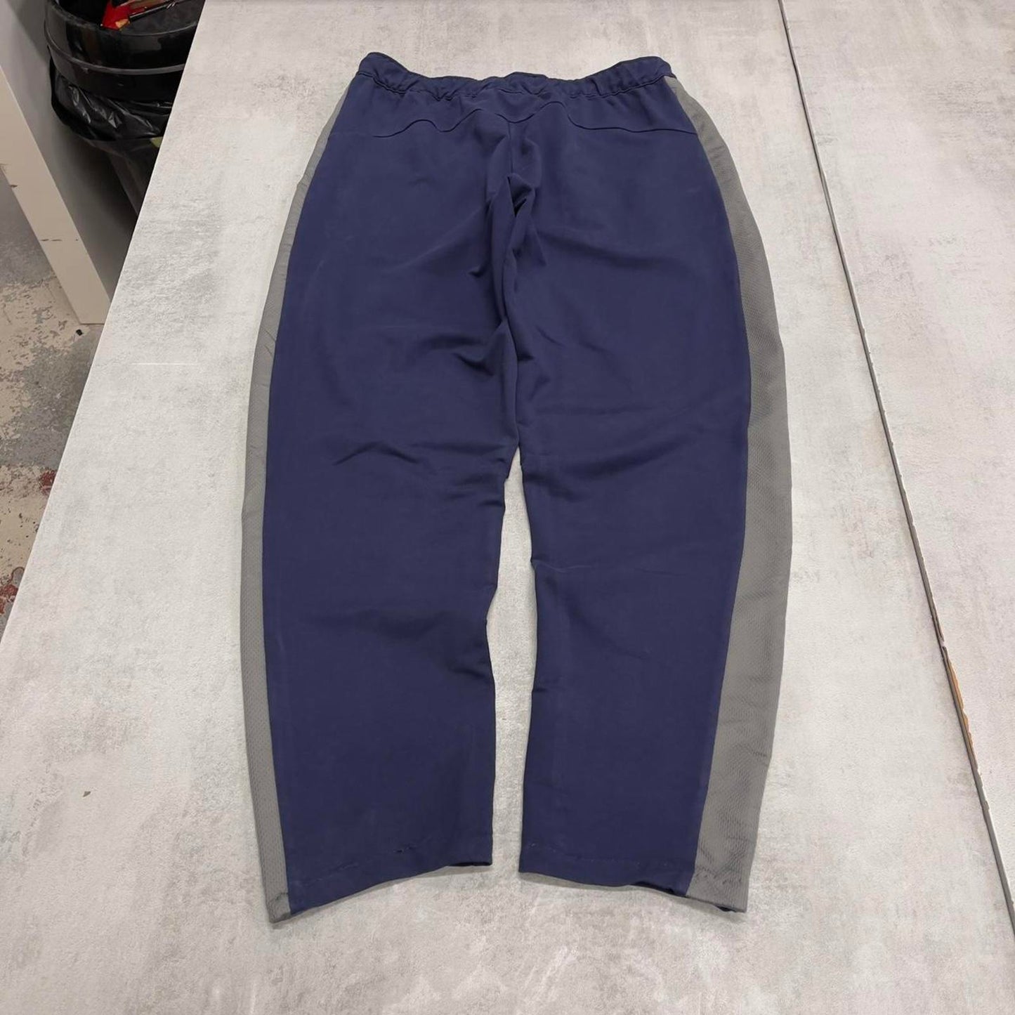 Y2k 00s Puma tracksuit bottoms Medium men's navy joggers loose gym track pants sporty trackies