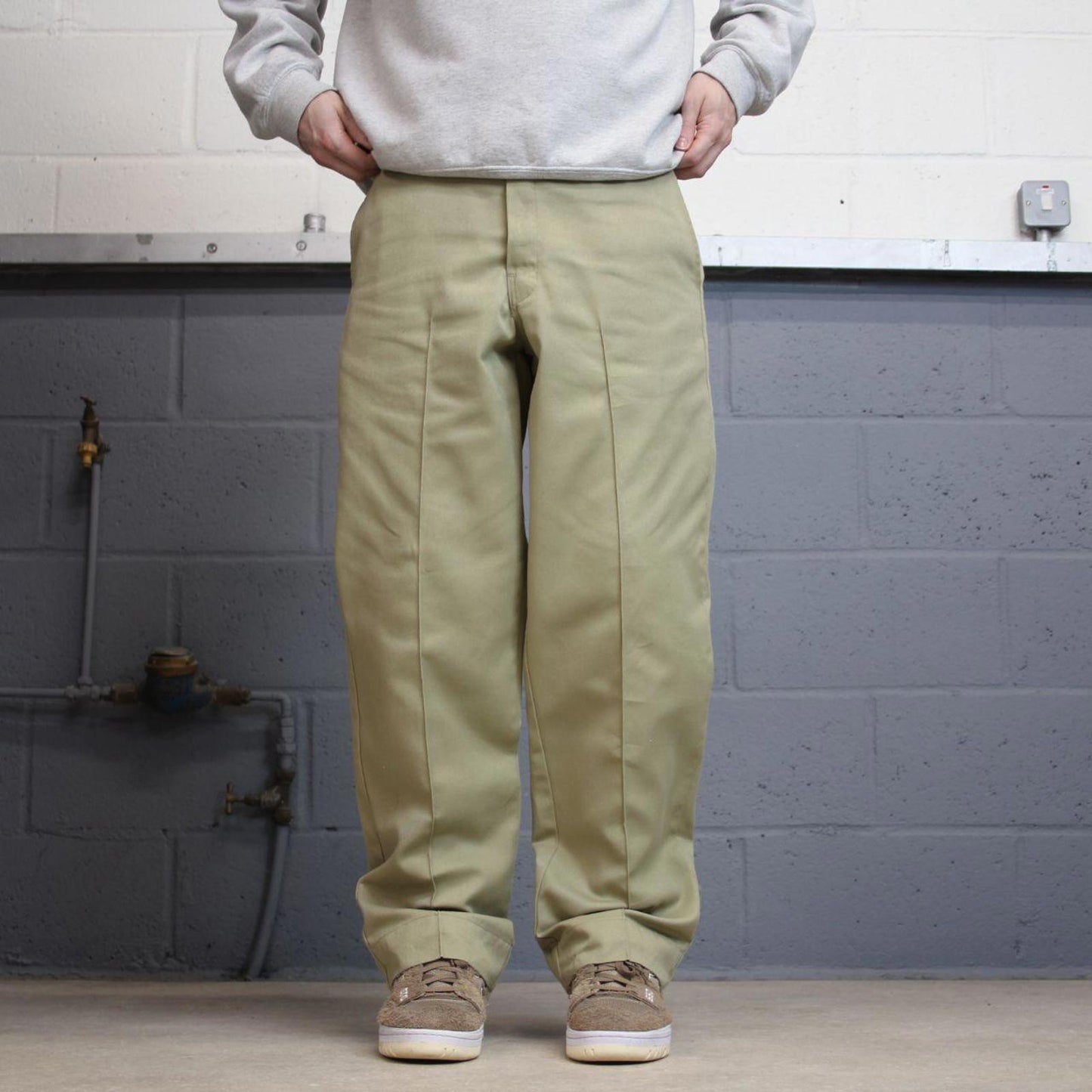 Khaki Dickies Pants W34L30 loose twill chino pleated 90s style skater pants