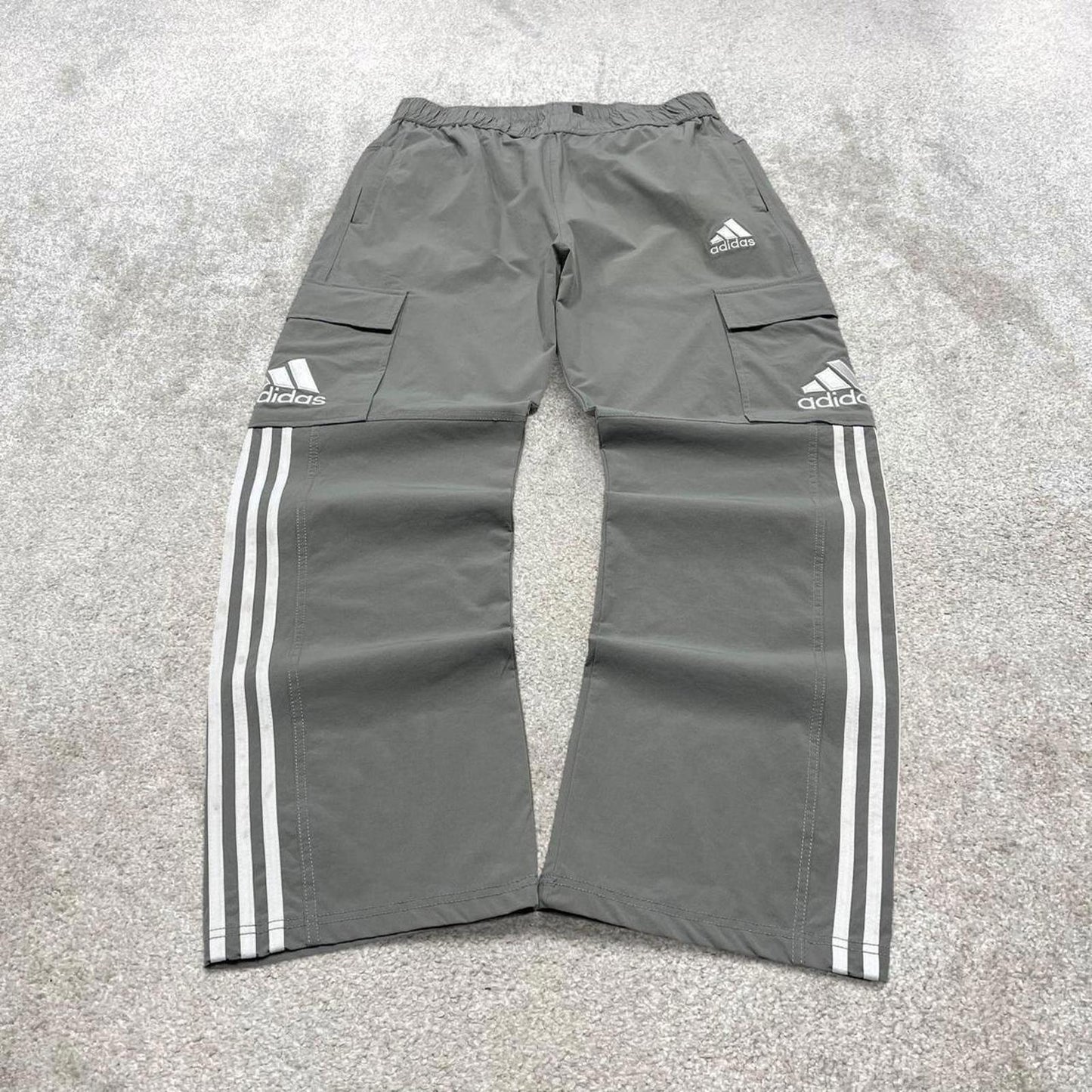 Grey Adidas tracksuit bottoms Medium y2k style sportswear cargo track pants