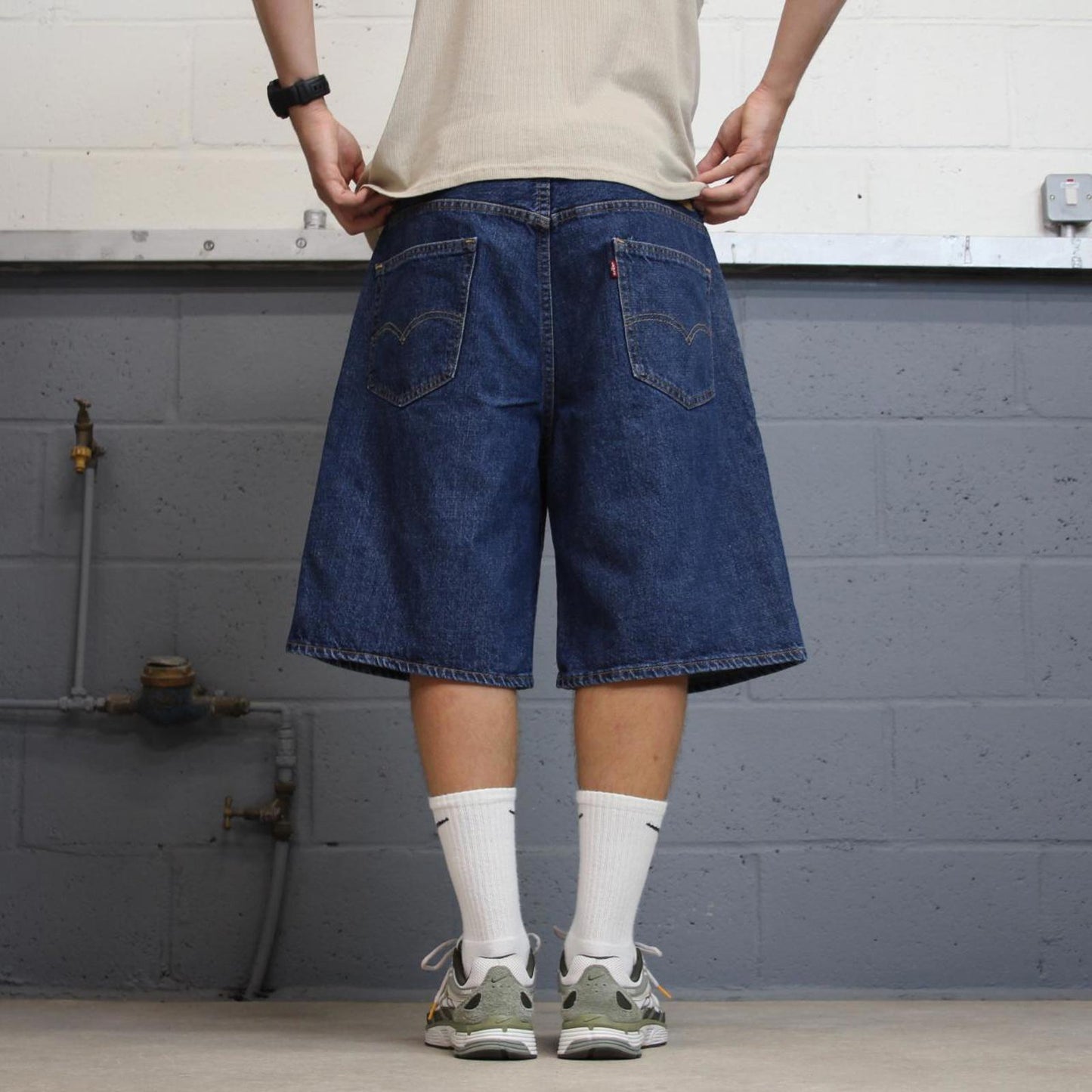 Baggy Levi's 550 jorts W40 blue denim skater style red tab logo shorts