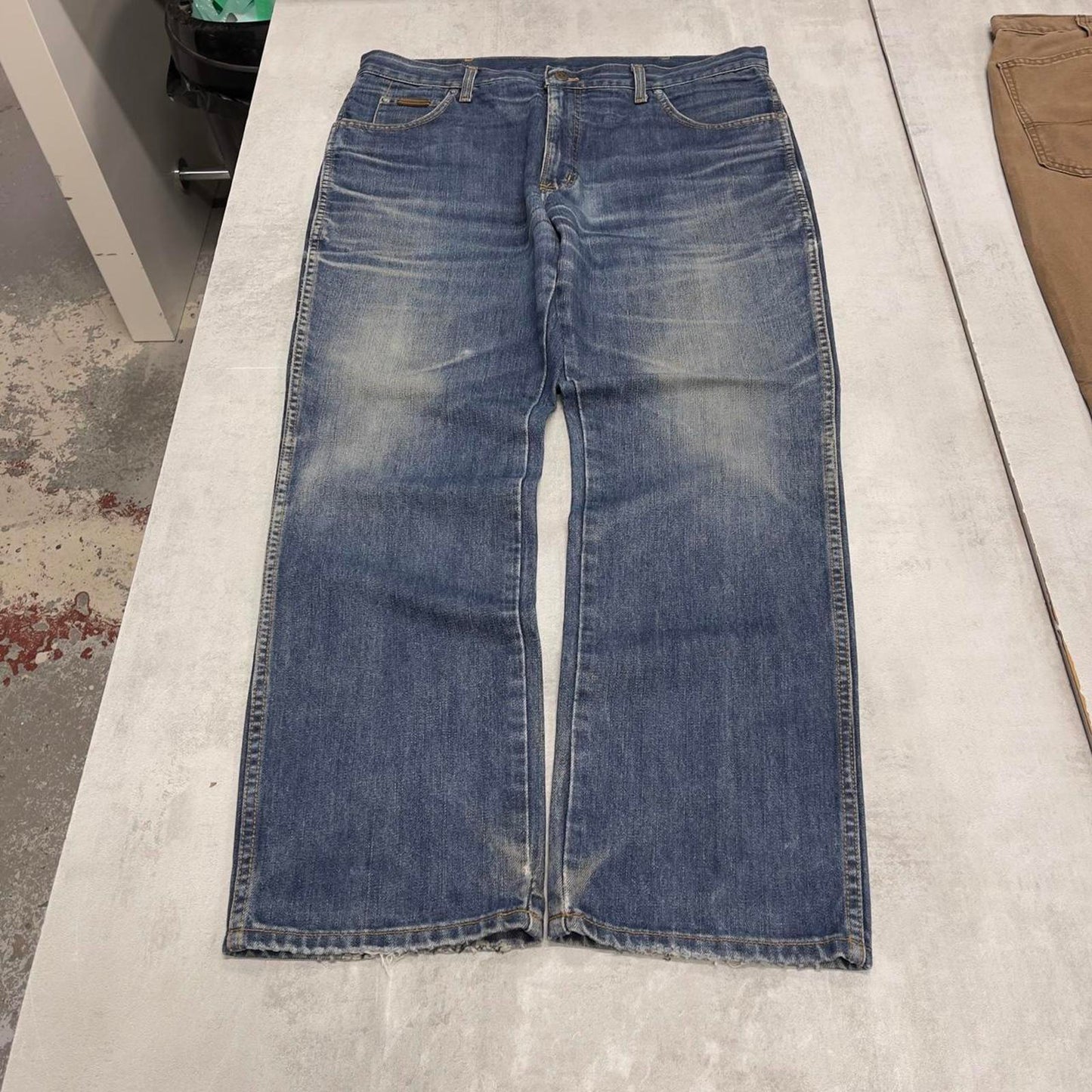Vintage y2k Wrangler jeans W38L30 Faded blue denim skate style trousers