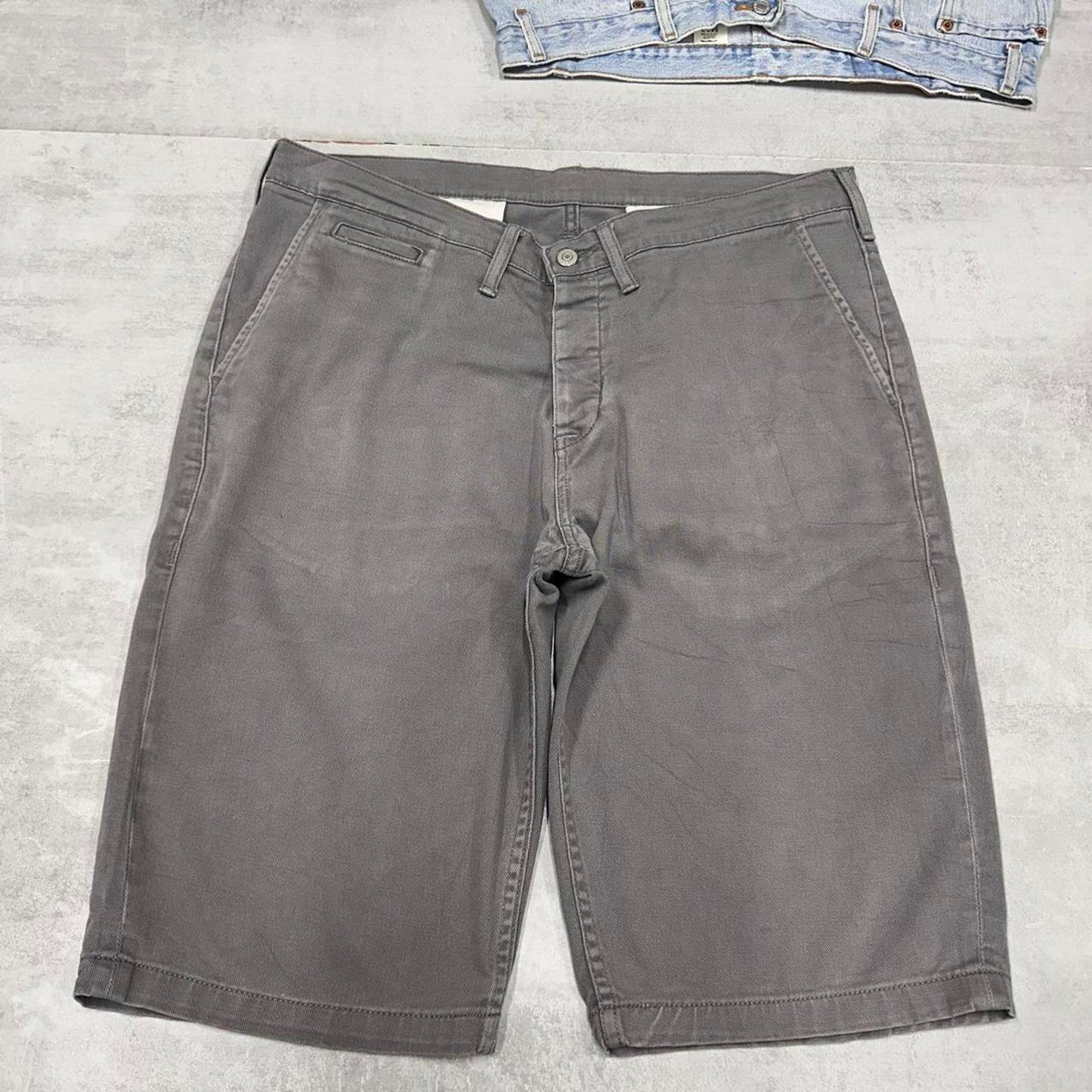 Mens Levi’s shorts W38