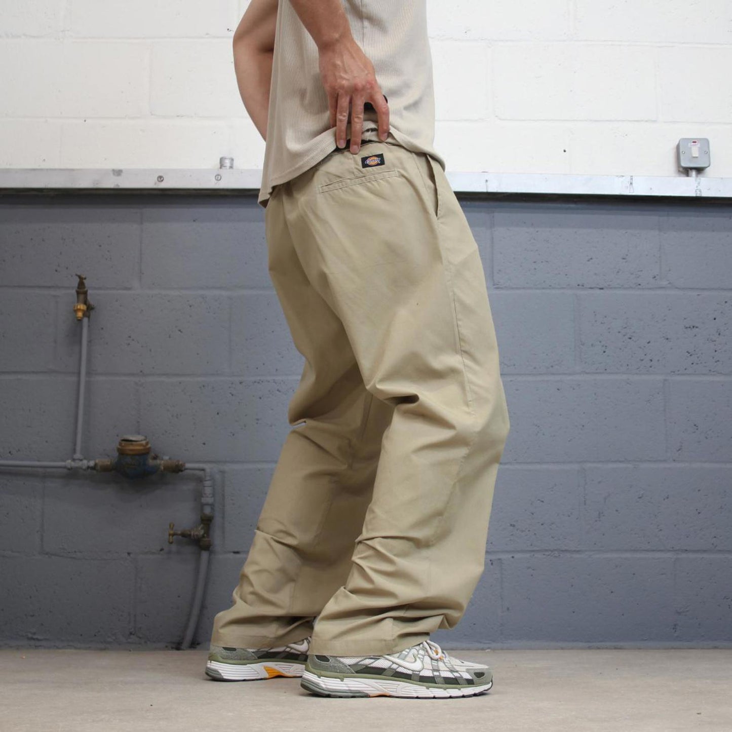 Vintage Dickies chino work pants W42L32 Khaki 90s skate style workwear trousers slim straight casual