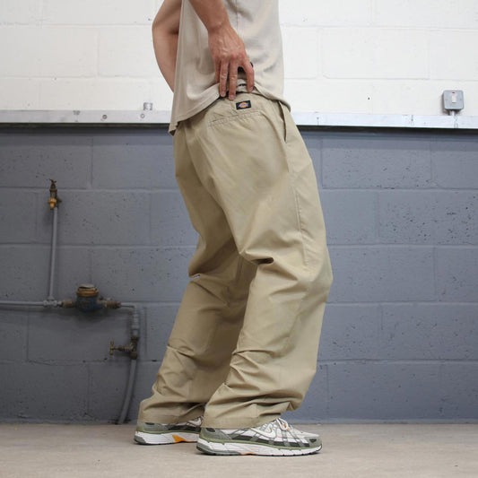 Vintage Dickies chino work pants W42L32 Khaki 90s skate style workwear trousers slim straight casual