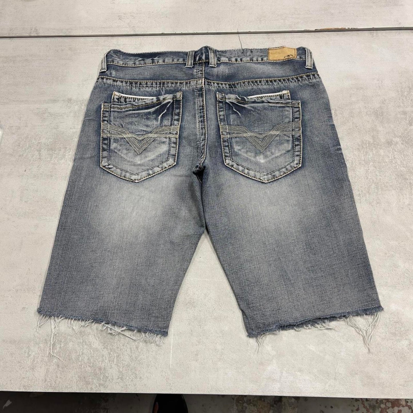 Embroidered denim shorts W36