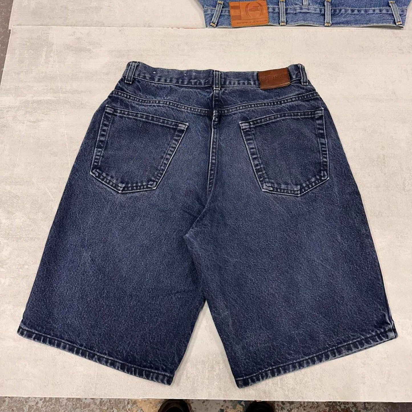 Navy loose BOSS jean shorts W30 90s style denim skater shorts