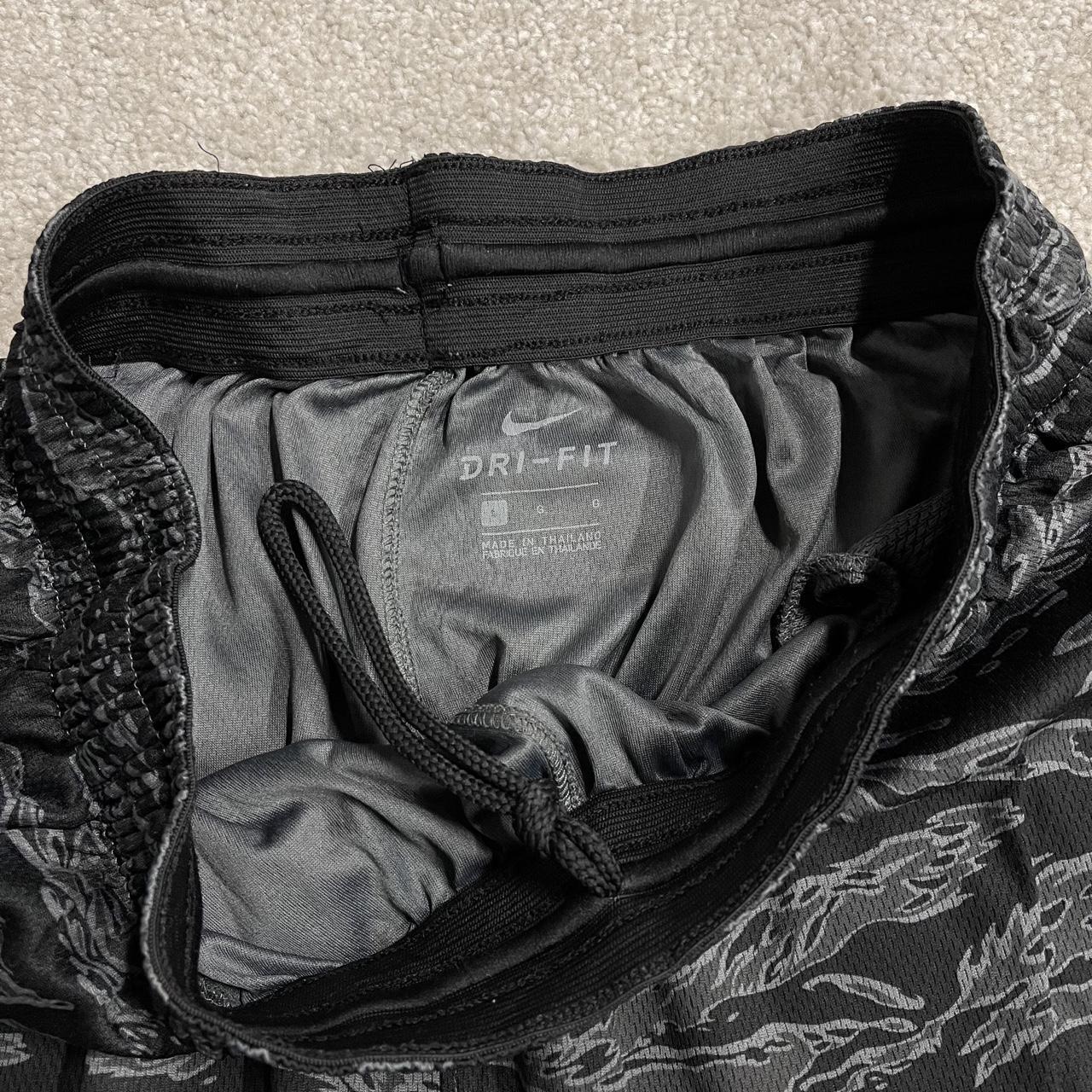 Nike sports shorts y2k loose black grey Patterned camo floaty summer gym shorts