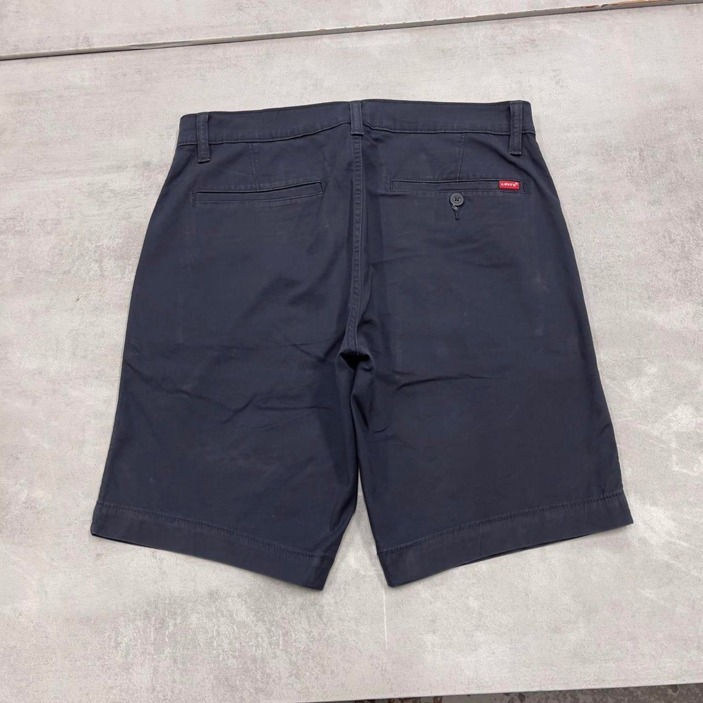 Mens Navy Levis shorts W32