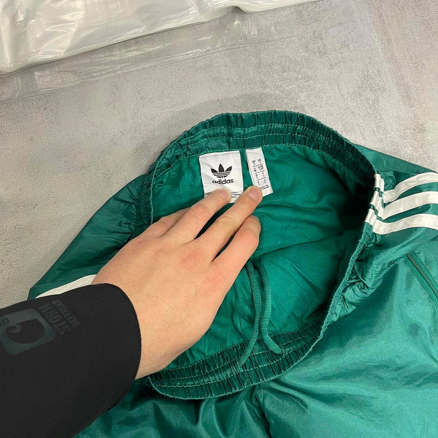 Adidas tracksuit bottoms S green y2k 90s style soft lined side stripe trackies