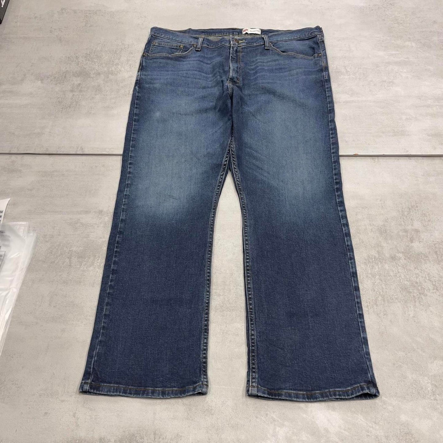 Blue Wrangler jeans W40L30 straight leg 90s style denim jeans