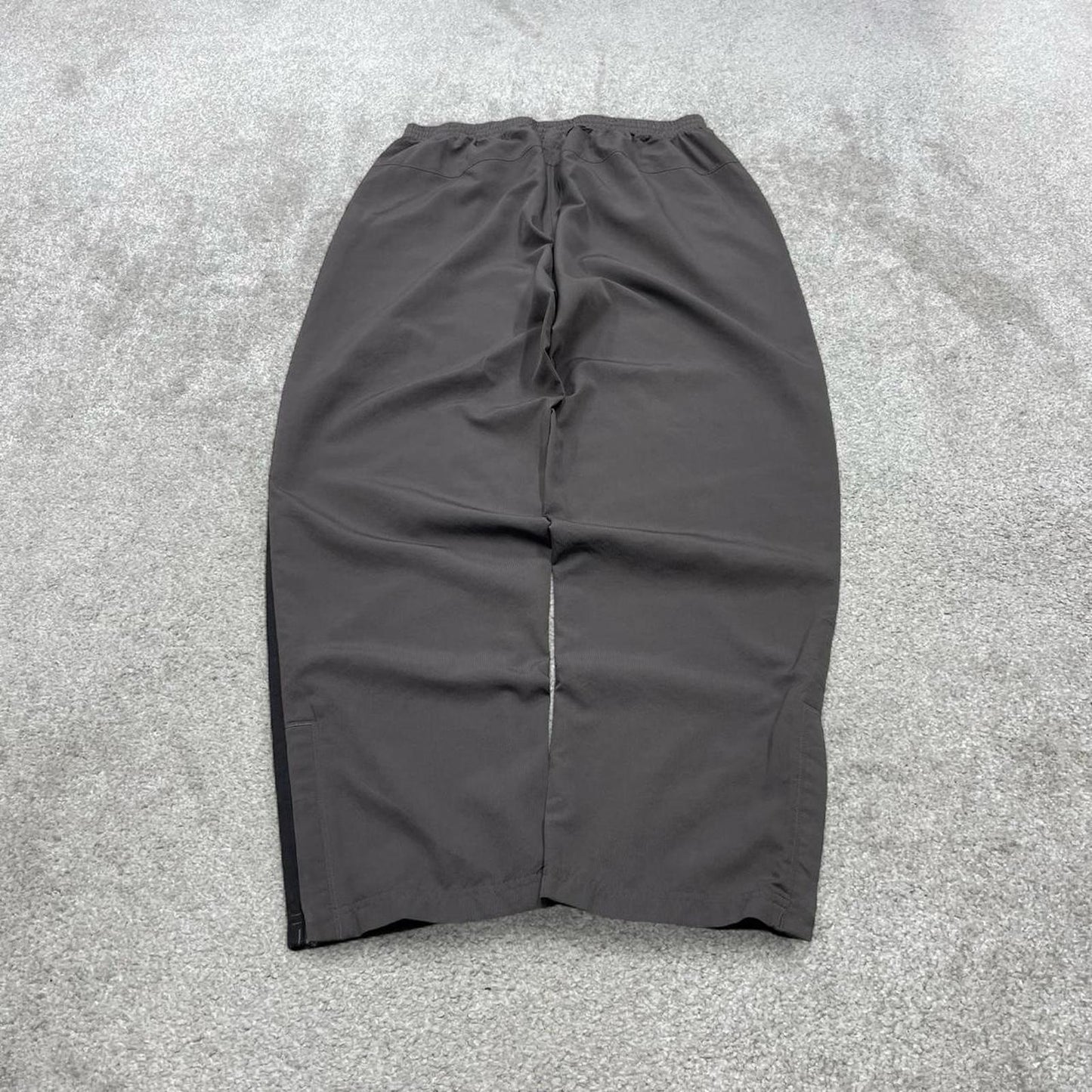 Vintage y2k baggy Under Armour tracksuit bottoms grey Wide leg print logo track pants ankle zips