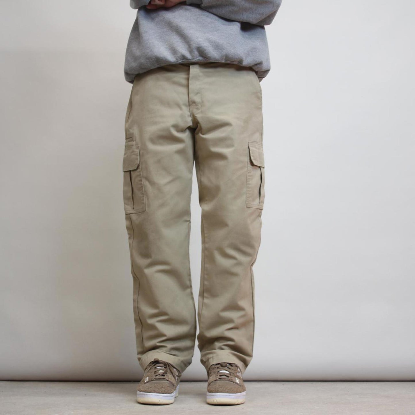 Dickies cargo pants W34 L32 beige slim straight cargos patch logo