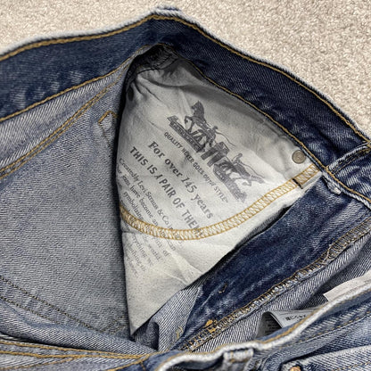 Y2K Levi’s 505 jeans straight leg washed blue Straight fit 5 pocket pants belt loops red tab logo