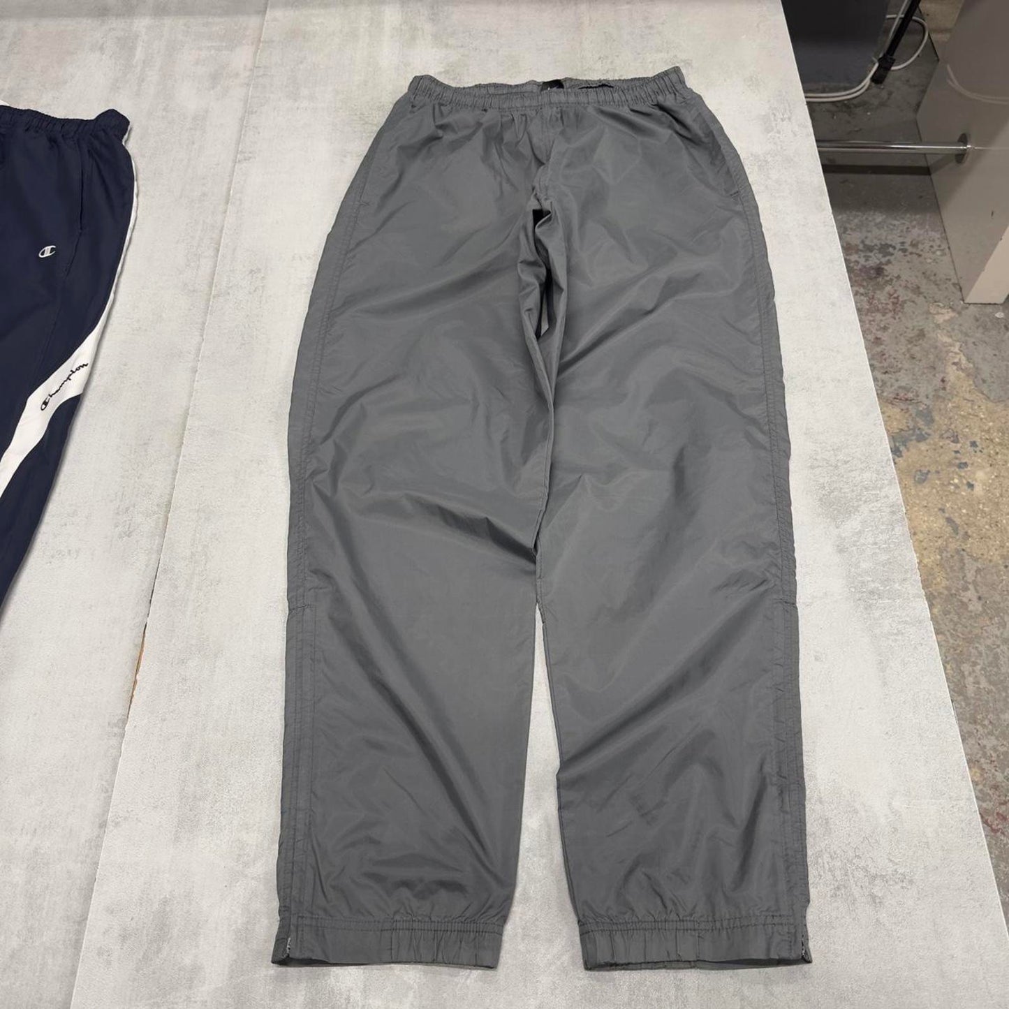 Vintage baggy Nike trackies M loose floaty leg y2k track pants embroidered logo