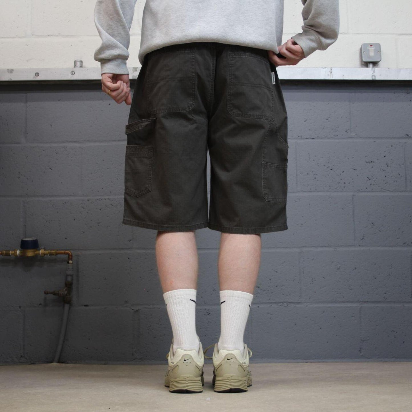 Baggy carpenter shorts workwear grey Wolverine skater style summer festival cargo jorts