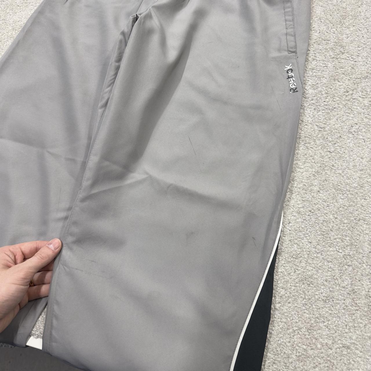 Y2K baggy Reebok tracksuit bottoms grey M Loose leg mesh lined casual 2000s style track pants