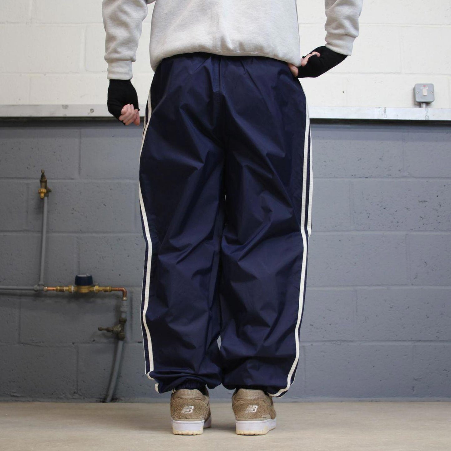Y2k baggy Adidas tracksuit bottoms L 00s style sportswear joggers unlined track pants logo trackies