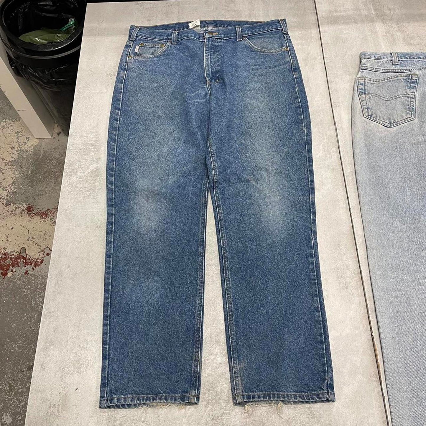 Mens vintage Carhartt jeans W40 L32 Loose traditional fit thick denim work jeans