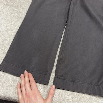 Y2K loose Tommy Hilfiger chino pants grey W38L32 Straight leg chino style trousers