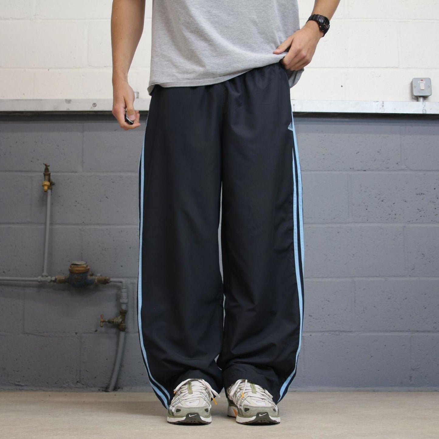 Vintage Womens navy Adidas joggers 22 y2k style sportswear track pants side stripe design