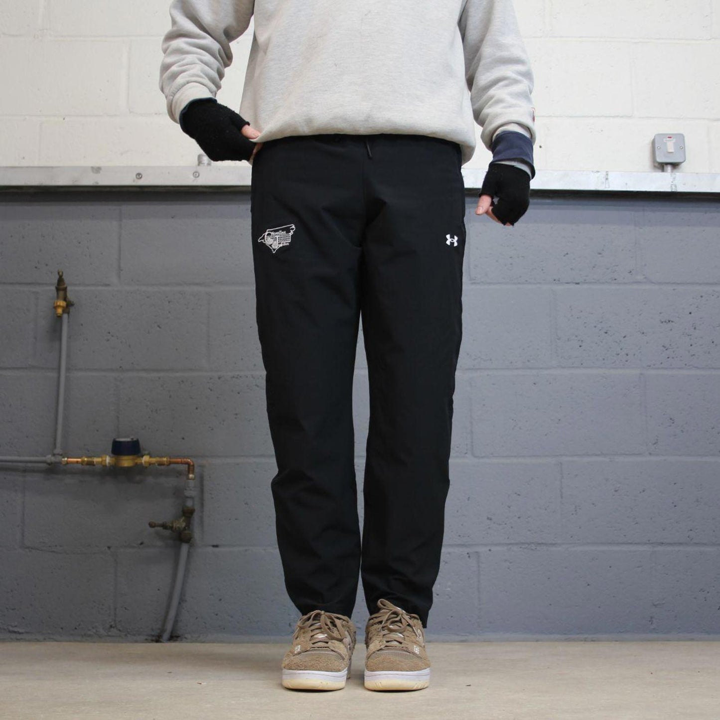 00s Under Armour tracksuit bottoms y2k M black joggers print logo gym wear trackies