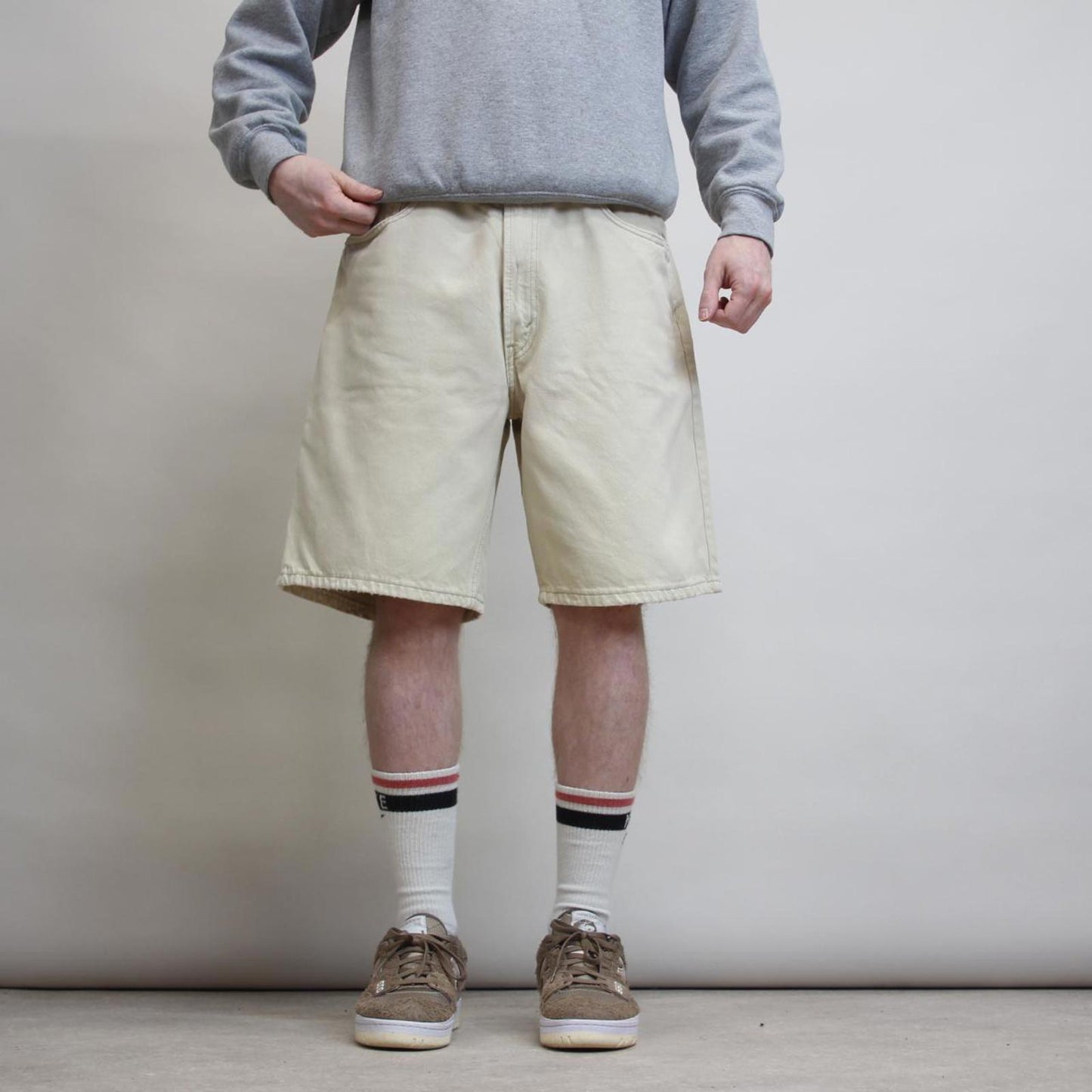 Beige Levi's 550 jorts W36