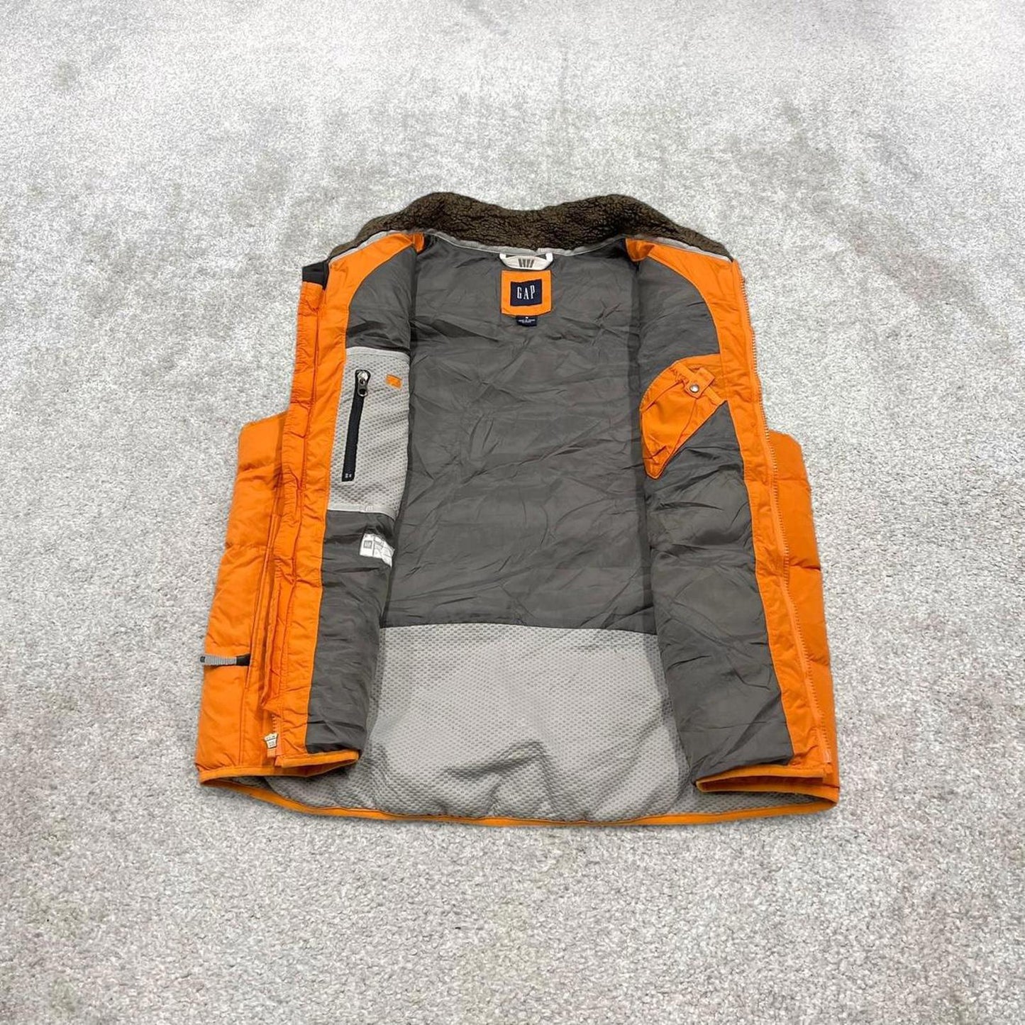 Y2K GAP technical puffer gilet M men’s orange full zip padded vest outdoors hiking autumn