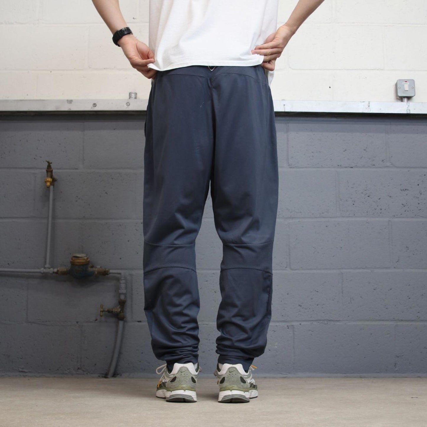 Nike Trackies XXL Grey y2k 00s style dri-fit joggers embroidered logo