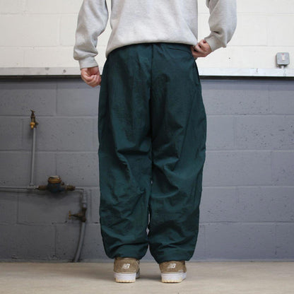 00s baggy Nike tracksuit bottoms green Medium loose y2k style sportswear track pants gym wear