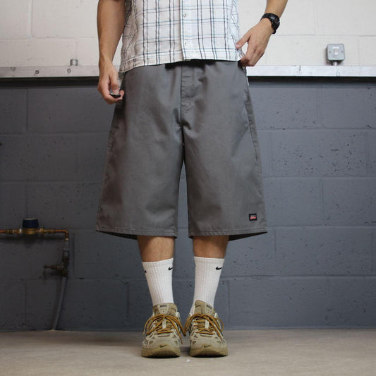 Dickies long baggy shorts W42 grey carpenter Long chino skater style utility workwear belt loops