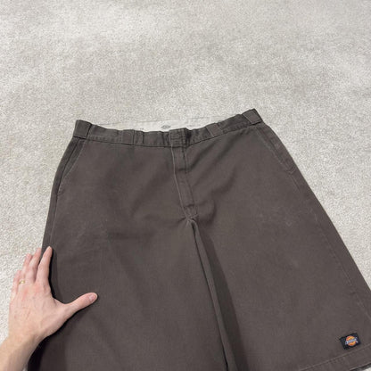 Dickies baggy chino shorts carpenter brown Loose long leg skater / surf shorts festival