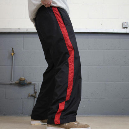 Baggy Nike Trackies Medium Black y2k 00s style loose wide leg joggers embroidered logo soft lining